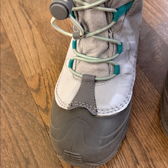 Columbia Women’s Gray and Teal Snow Boots - Picture 11 of 12
